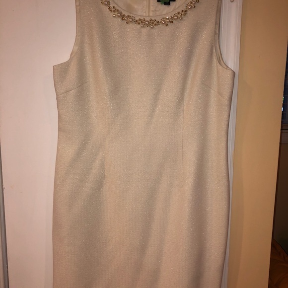 Dresses - Picture 5 of 5